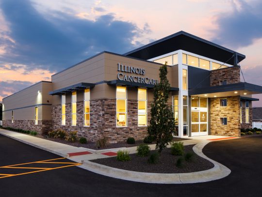 Exterior dusk shot of Illinois CancerCare in Galesburg, IL